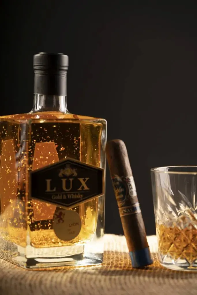 LUX Whisky servit cu trabuc