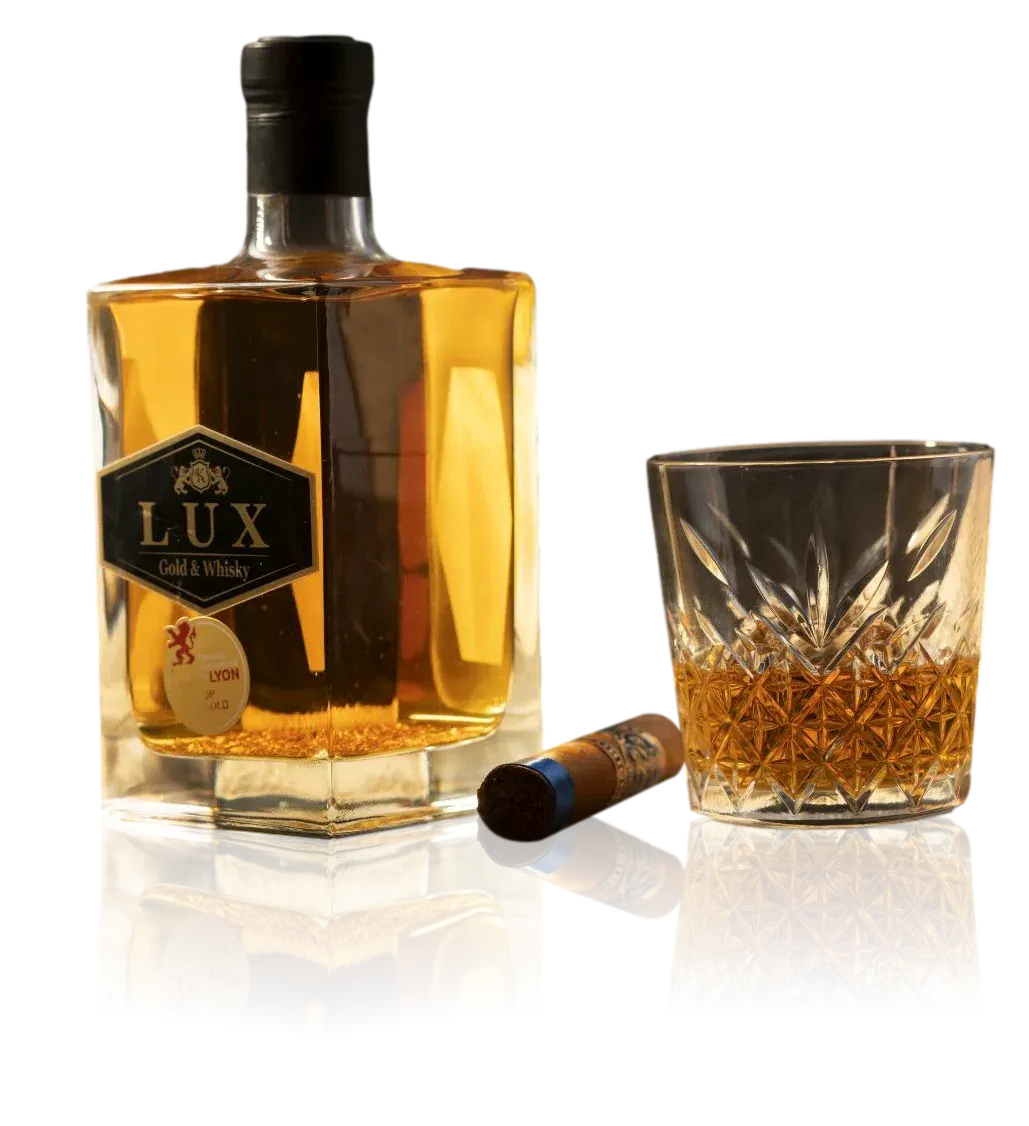 Sticlă de LUX Whisky cu pahar de cristal și trabuc
